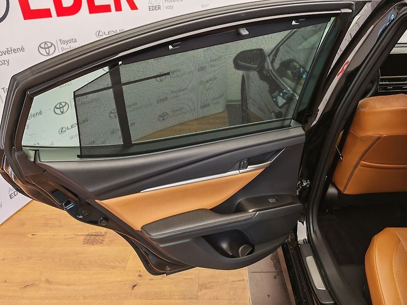 Toyota Camry 2.5 Hybrid Executive - fotka 20 z 39
