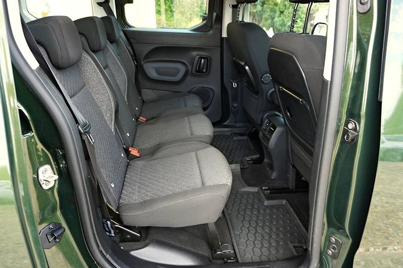 Peugeot Rifter (2024) 1,5HDI 96 kW - fotka 11 z 38