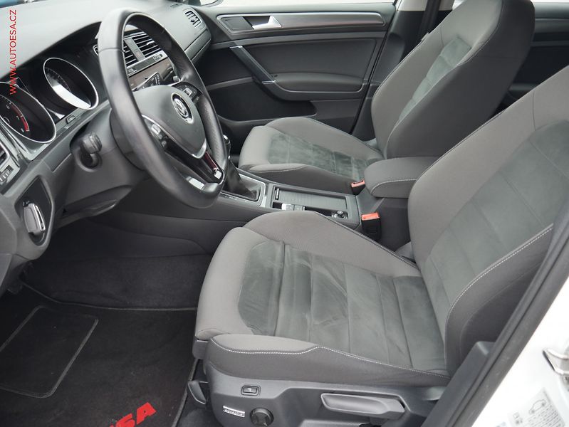 Volkswagen Golf (2019) 1.0 TSi, 2.maj,ČR, Marathon - fotka 9 z 25