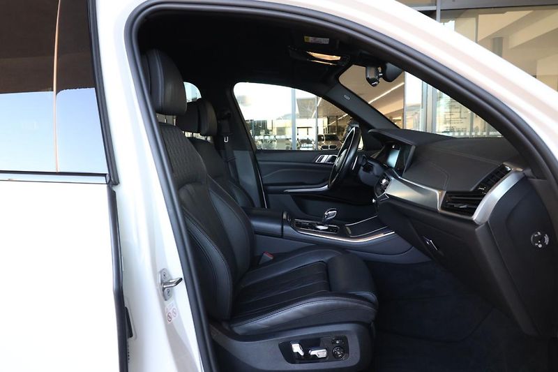 BMW X5 xDrive40i - fotka 26 z 33