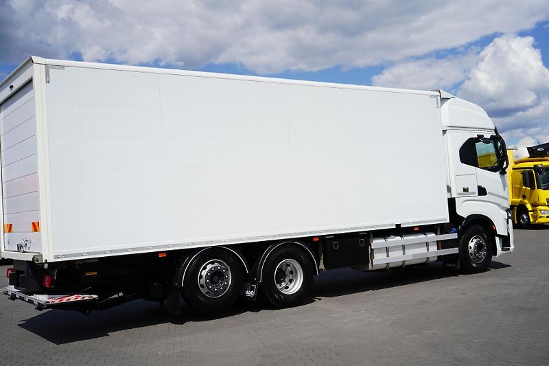 Iveco S-WAY (2021) 420 / E 6 / KONTENER + WINDA / - fotka 45 z 47