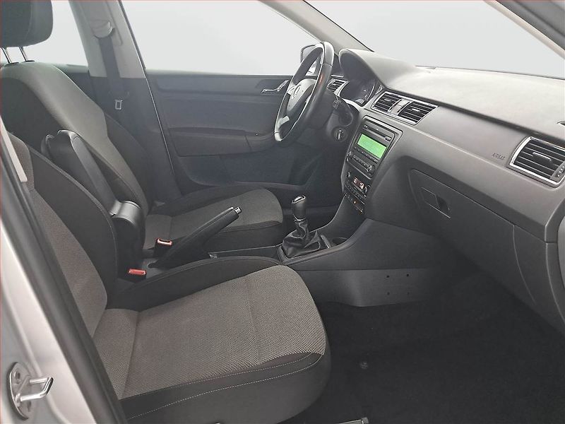 Škoda Rapid (2013) Elegance 1.6 TDI, Serv.kniha - fotka 9 z 15