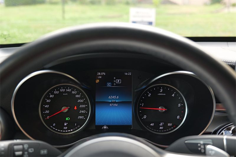 Mercedes-Benz GLC 220d 4M AMG Masáž 360° Webasto - fotka 17 z 32