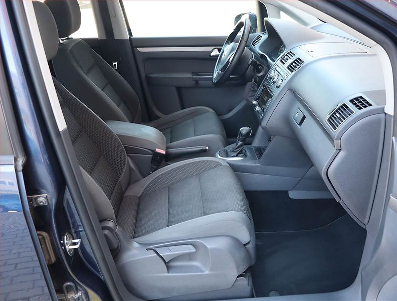 Volkswagen Touran (2013) 1.6 TDI, Automat, Navi - fotka 9 z 18