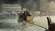 Čertovský průvod Krahulčím ve sněhu. Pekelníci měli sraz na velkém parkovišti u masny.