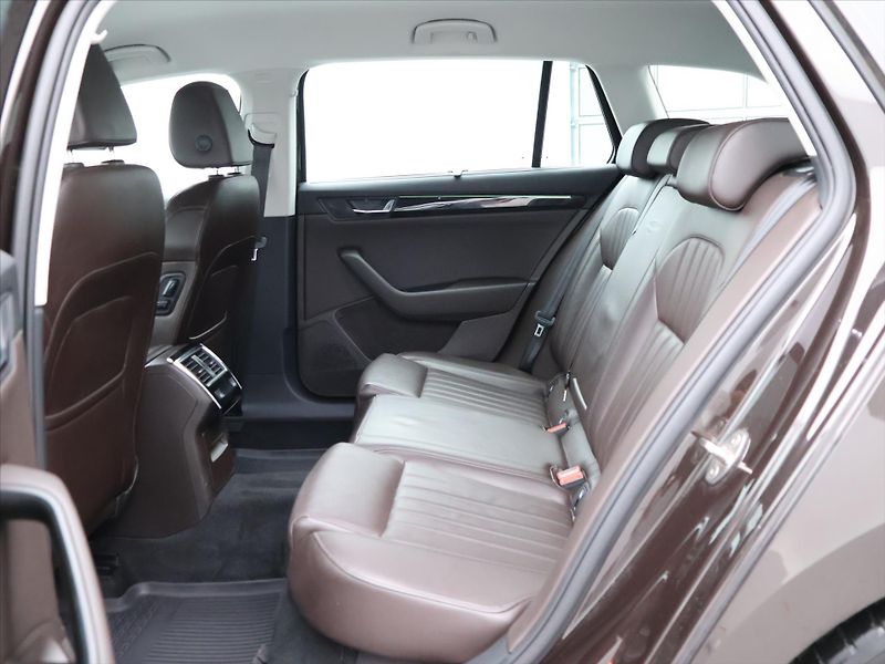 Škoda Superb 2,0 TDI 110kW DSG CZ L&K - fotka 15 z 35