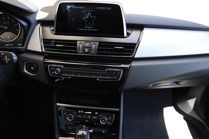 BMW Řada 2 225xe iPERFORMANCE F45 165kW - fotka 30 z 50