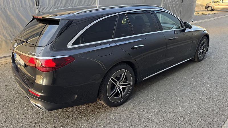 Mercedes-Benz Třídy E (2025) E300de 4MATIC AMG,DIGI LIGHT - fotka 2 z 27