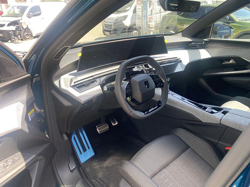 Peugeot 5008 (2026) GT Hybrid 145 e-DCS6 - fotka 11 z 24
