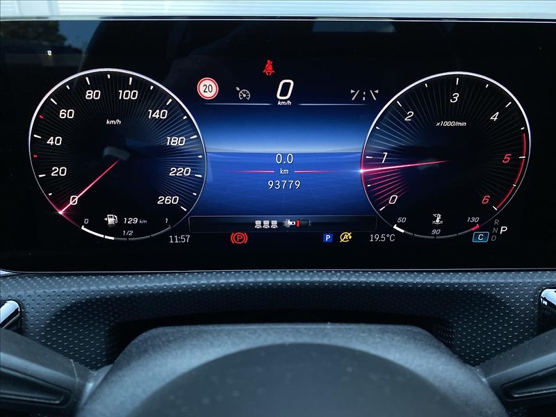 Mercedes-Benz CLA 200 d kupé AMG FACELIFT - fotka 16 z 27
