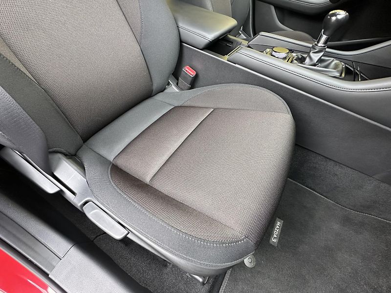 Mazda 3 (2019) 2.0L SKYACTIV-G * ČR * 1.Maj.  - fotka 24 z 43