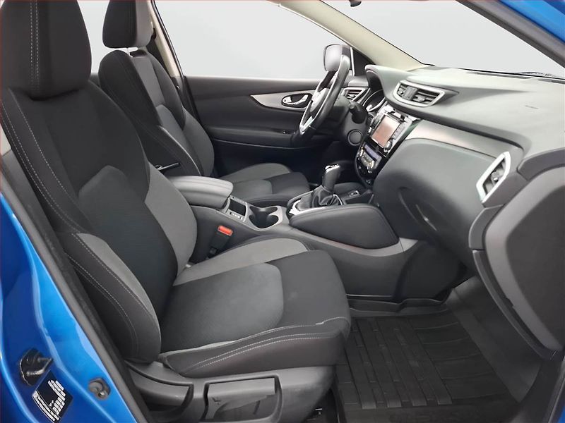 Nissan Qashqai (2019) 1.3 DIG-T, Automat, Serv.kniha - fotka 9 z 20