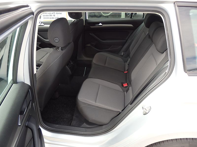 Volkswagen Passat 2.0 TDI 110 kW NAVI, 1.MAJITEL - fotka 7 z 21