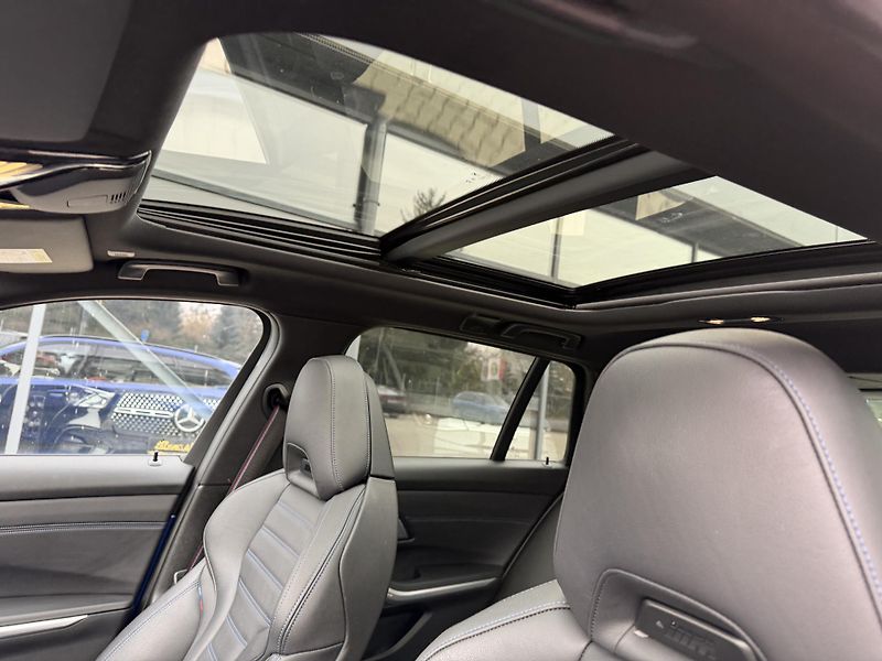 BMW Řada 3 (2023) M340i 275kW XDRIVE HUD PANORAM - fotka 39 z 53