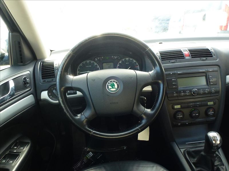 Škoda Octavia 1,9 TDI Pěkná - Bez koroze!!! - fotka 33 z 50