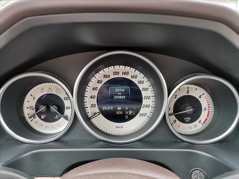 Mercedes-Benz Třídy E 3,0 E350 BlueTEC T Avantgarde - fotka 18 z 19