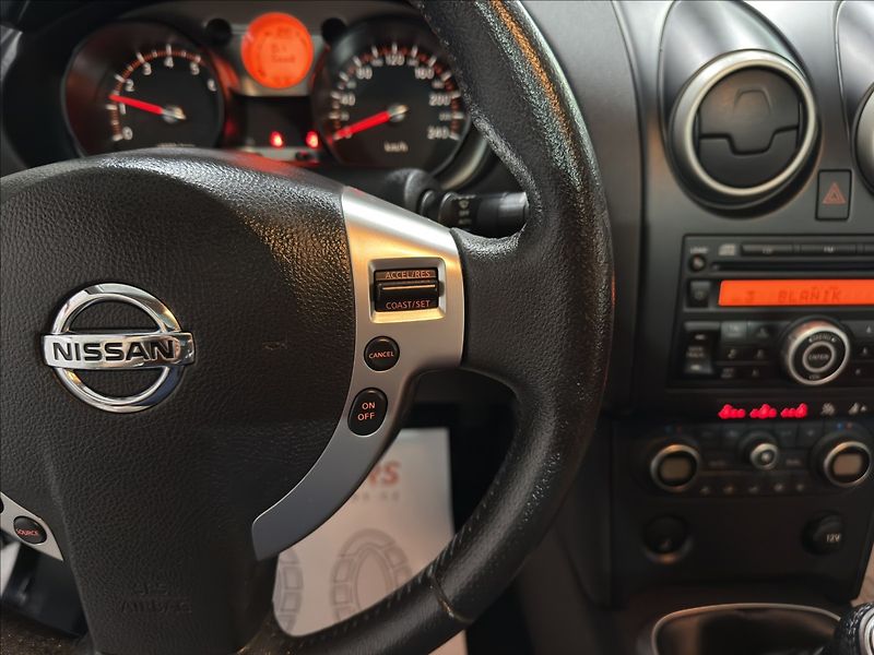 Nissan Qashqai 2,0   i 4x4 PANORAMA TAŽNÉ - fotka 9 z 30