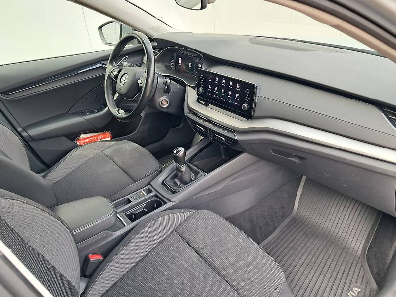 Škoda Octavia (2022) COMBI IV Ambition PLUS 1.5 TSI - fotka 18 z 25