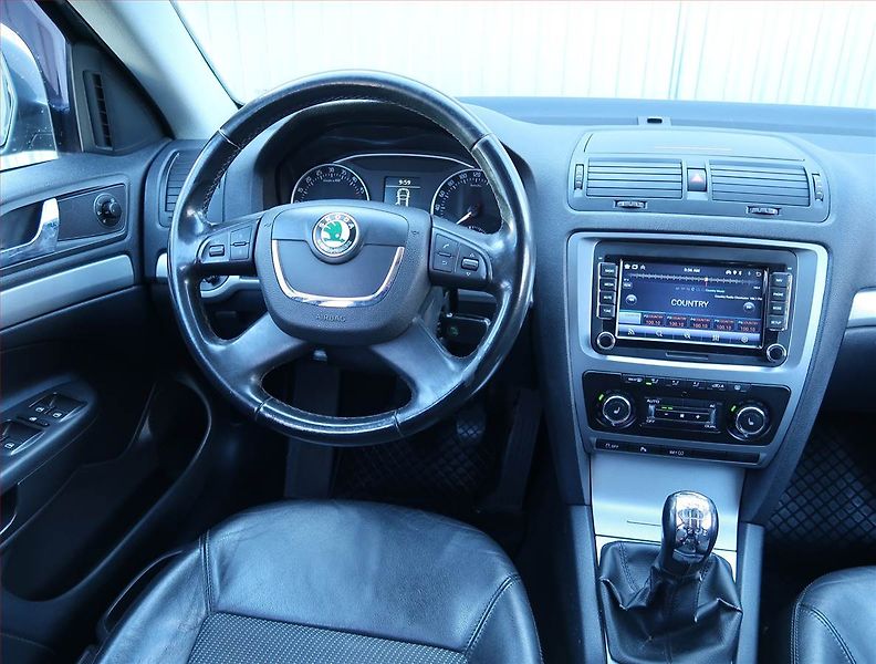 Škoda Octavia (2010) Elegance 2.0 TDI, Xenony - fotka 7 z 15