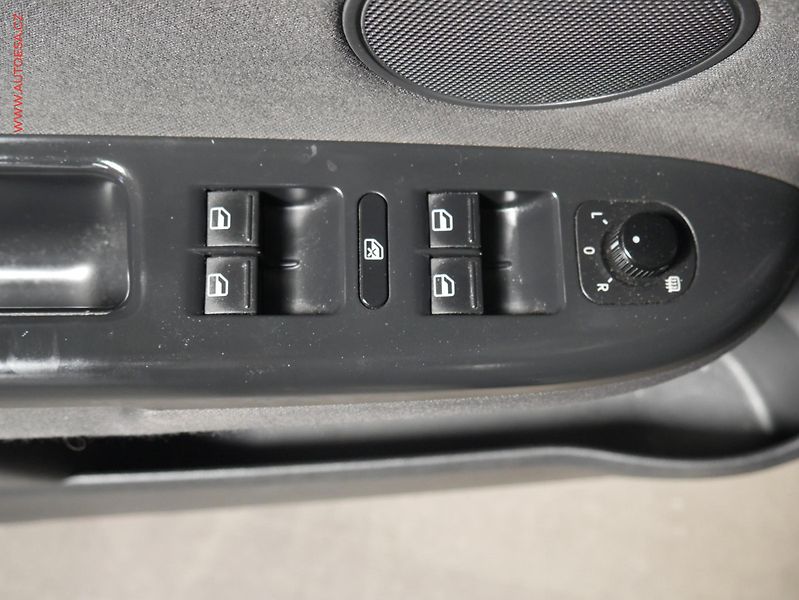 Volkswagen Golf Plus (2010) 1.2 TSi, ČR, AC, temp - fotka 17 z 18