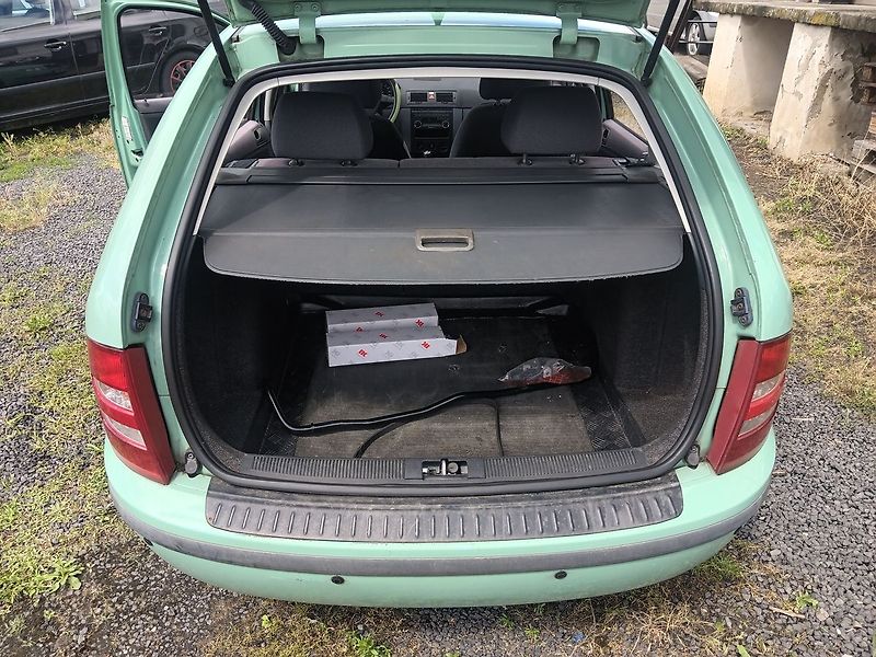 Škoda Fabia 1.4 MPI Combi - fotka 15 z 24