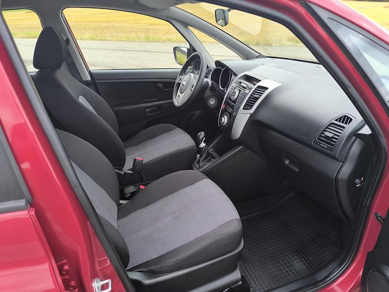 Kia Venga 1.4+LPG SERVISNÍ KN,1.MAJ CZ - fotka 15 z 24