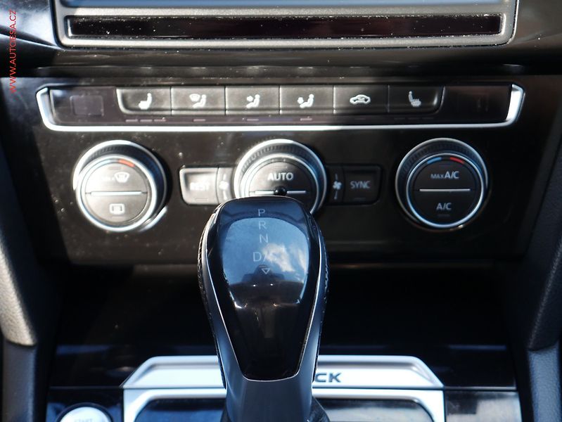 Volkswagen Passat (2016) 2.0 TDi, DSG - fotka 14 z 18