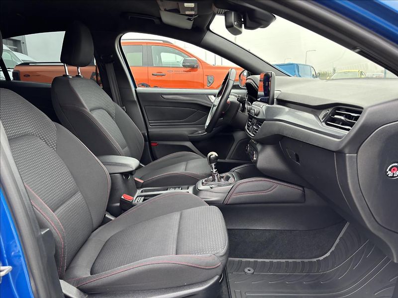 Ford Focus 1,0 EcoBoost 92 kW ST Line - fotka 18 z 35