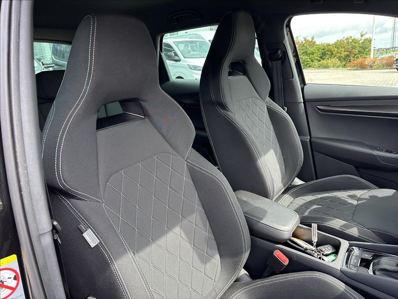 Škoda Karoq 1,5 TSI  110kW Sportline - fotka 21 z 51