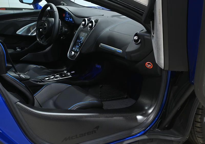 McLaren GT (2023) - fotka 13 z 15