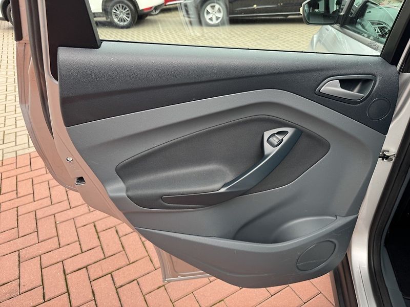 Ford C-MAX (2010) 1.6i Ti-VCT Digi Klima Výhřevy - fotka 21 z 44