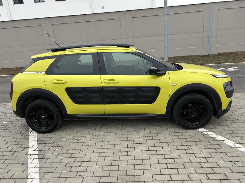 Citroën C4 Cactus 1.2 Pure Tech FEEL - fotka 4 z 37