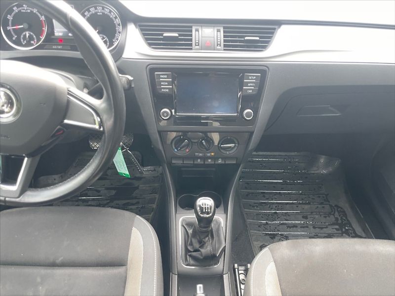 Škoda Rapid 1,0 TSI 81 Ambition - fotka 10 z 11