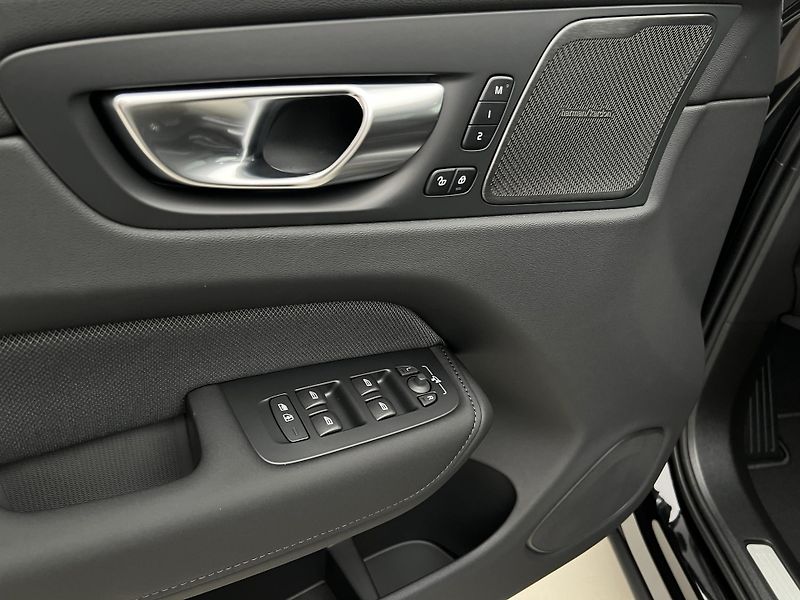 Volvo XC60 (2026) B5 AWD BLACK EDITION PLUS AUT - fotka 23 z 45