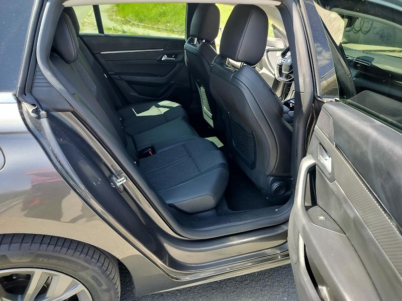 Peugeot 508 SW hybrid 225 e-EAT8 BUSINESS - fotka 25 z 32