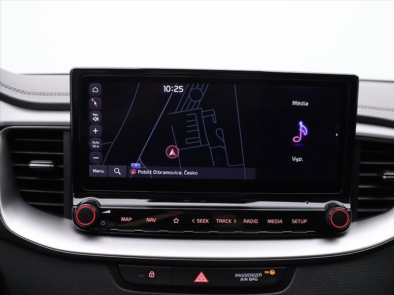 Kia Ceed 1,5 T-GDI 117kW TOP DPH CZ 1.M - fotka 21 z 32