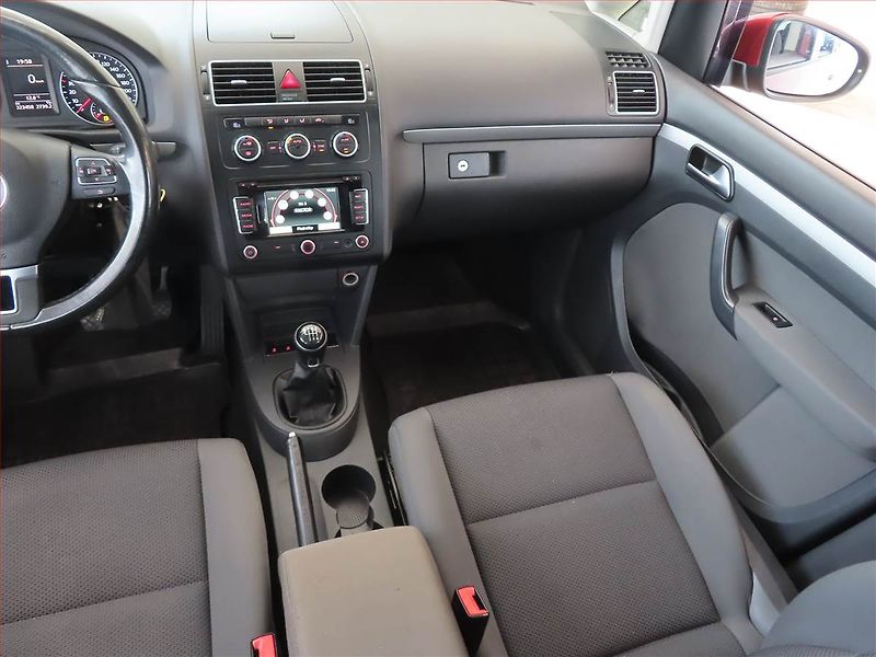 Volkswagen Touran (2012) 1.6 TDI, Serv.kniha, Navi - fotka 8 z 14