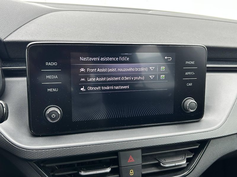 Škoda Scala Ambition 6MP 1,0TSI - fotka 15 z 23