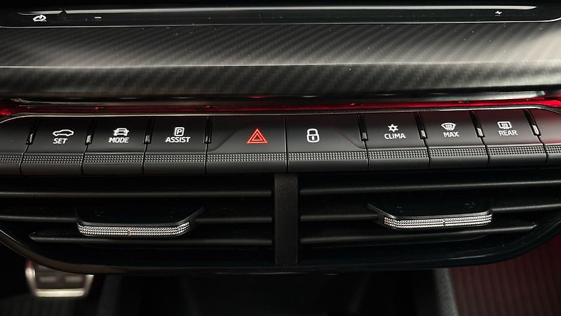 Škoda Octavia 2.0 TSI DSG RS - fotka 13 z 27