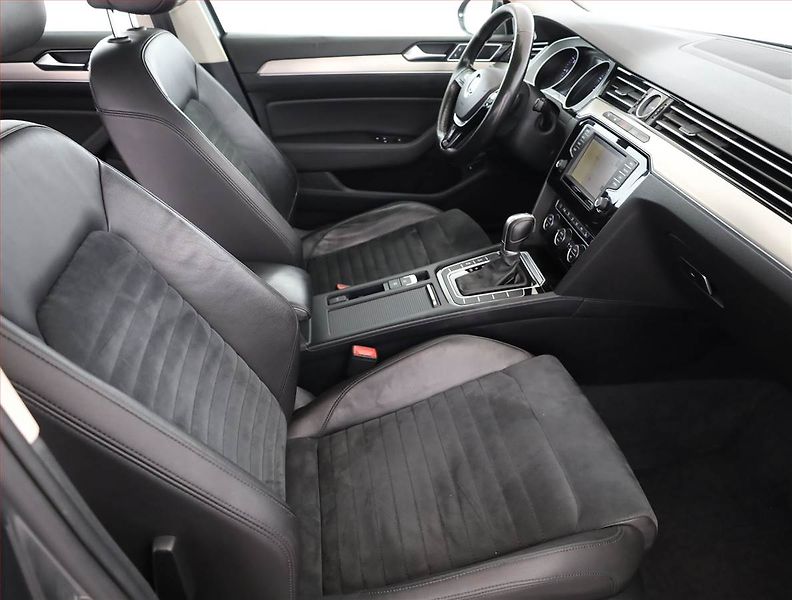 Volkswagen Passat (2016) 2.0 TDI, Automat, Serv.kniha - fotka 7 z 18