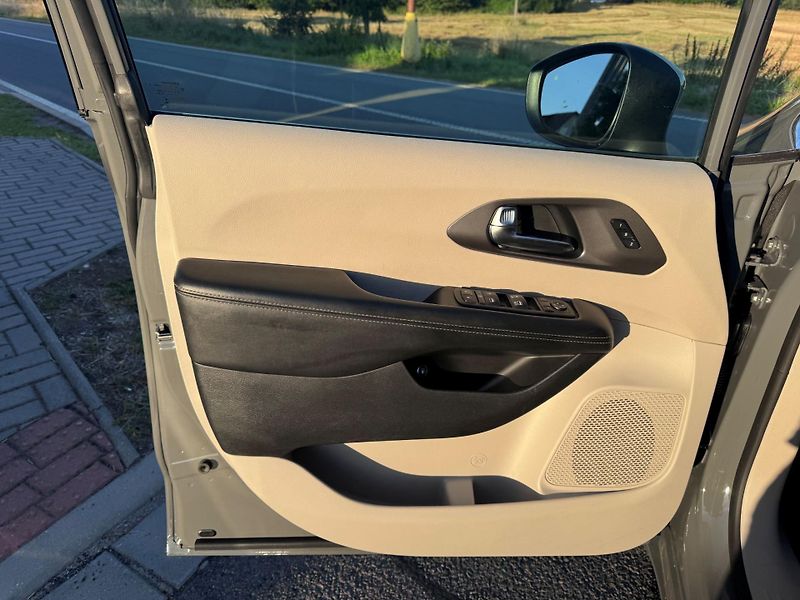 Chrysler Pacifica (2023) 3,6 Hybrid RU Radar Limit 2023 - fotka 14 z 20