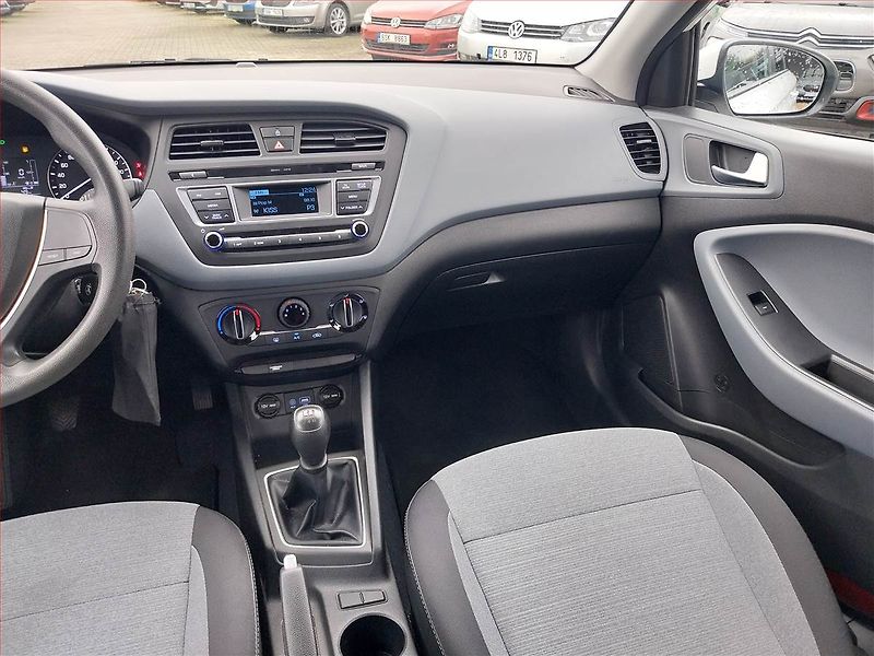 Hyundai i20 (2015) 1.2 - fotka 8 z 13