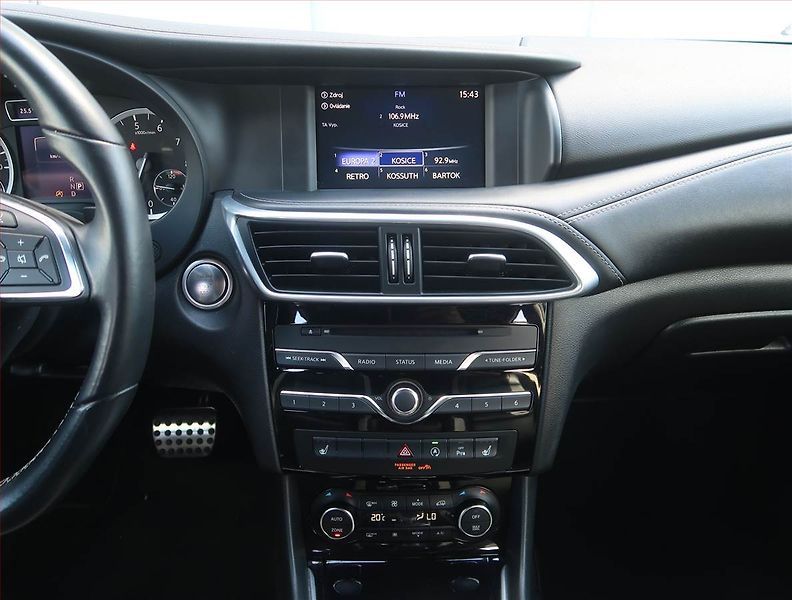 Infiniti Q30 (2019) 1.6t, Automat, Serv.kniha - fotka 12 z 22