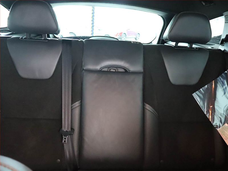 Volvo V60 (2018) R-Design D4 2.0, Automat, Kůže - fotka 9 z 19