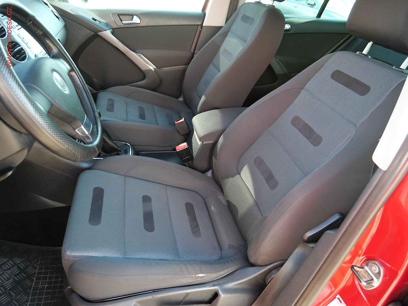 Volkswagen Tiguan (2009) 2.0 TDi 4x4, ČR, Xenon, AC - fotka 9 z 17