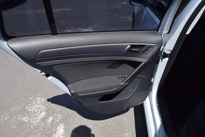 Volkswagen Golf Variant (2018) 1.4TSI 92kw CLBMT TAŽ NAVI APP - fotka 12 z 44
