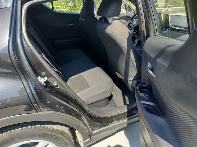 Toyota C-HR 1.8 Hybrid - fotka 20 z 27