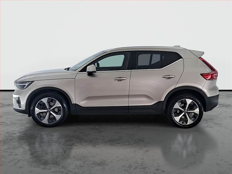 Volvo XC40 (2022) Plus B3 - fotka 3 z 22