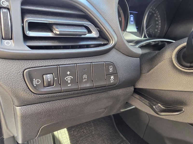 Hyundai i30 1.6-AUTOMAT-KAMERA-PRAV.SERVIS - fotka 7 z 17