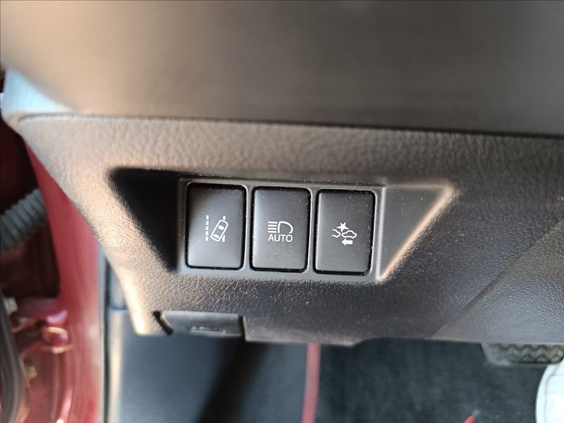 Toyota Yaris 1,5 WT-i AT 54KW HYBRID - fotka 17 z 21